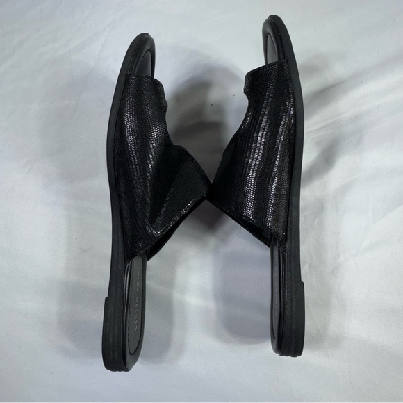 Centro Point Women’s Toe Ring Strap Black Textured Flat Sandals - Picture 5 of 7